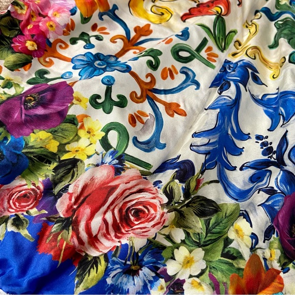 Dolce & Gabbana Sleeveless Majolica Print Multicolor Silk Top - Picture 2 of 11
